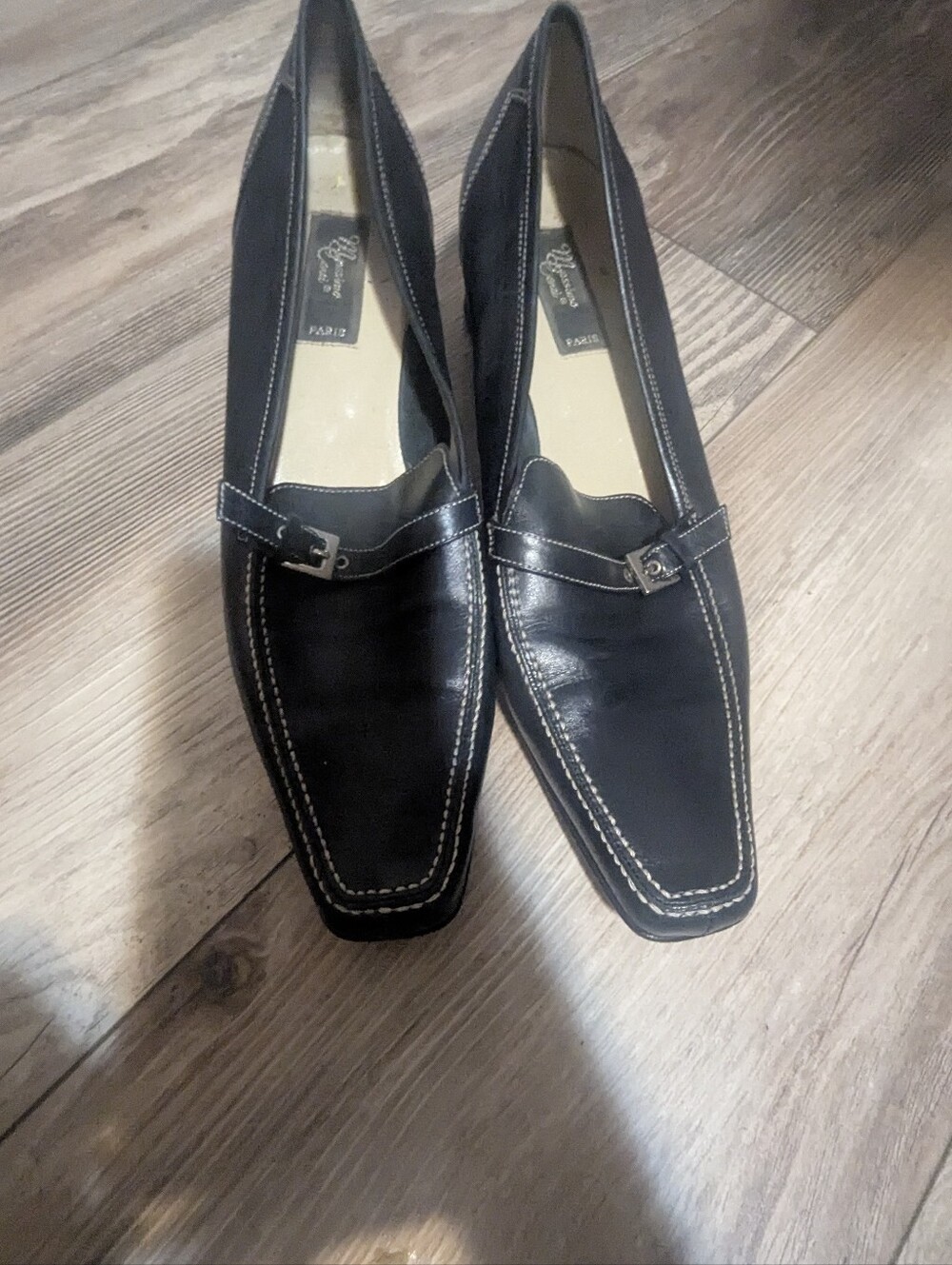 Navy sz 40 leather low heel.loafer made in Italy.